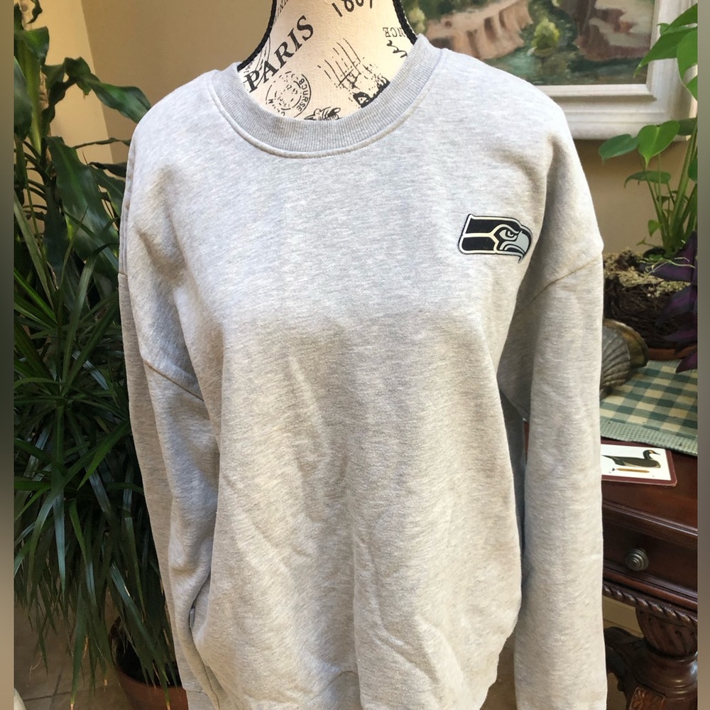 Seahawks not ve sweatshirt size XL. womens